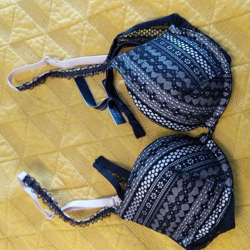 VS black lace bra